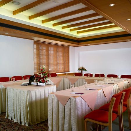 Grand Hotel Kochi Екстер'єр фото