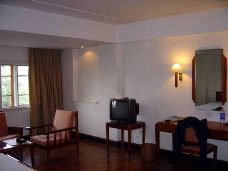 Grand Hotel Kochi Екстер'єр фото