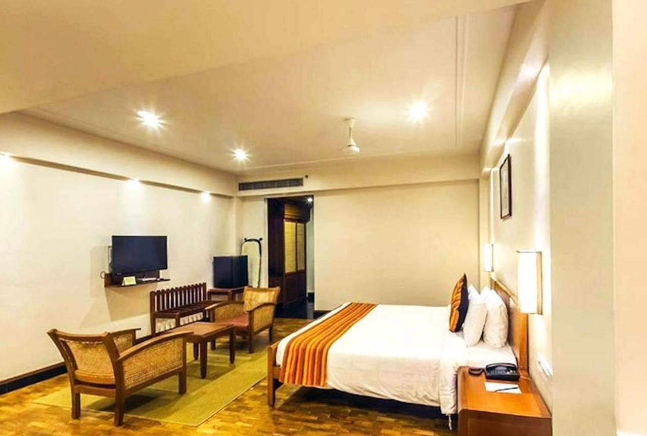 Grand Hotel Kochi Екстер'єр фото