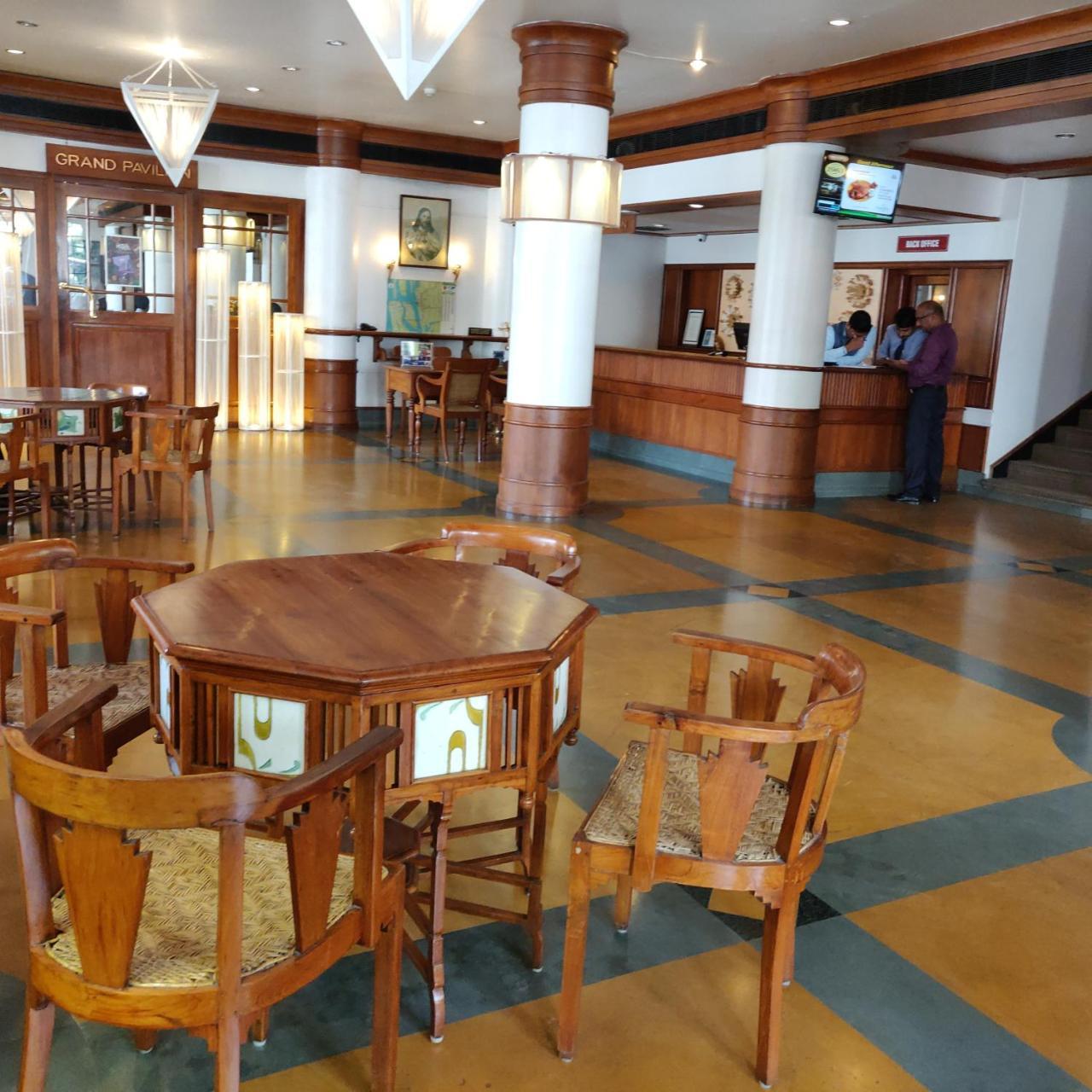 Grand Hotel Kochi Екстер'єр фото